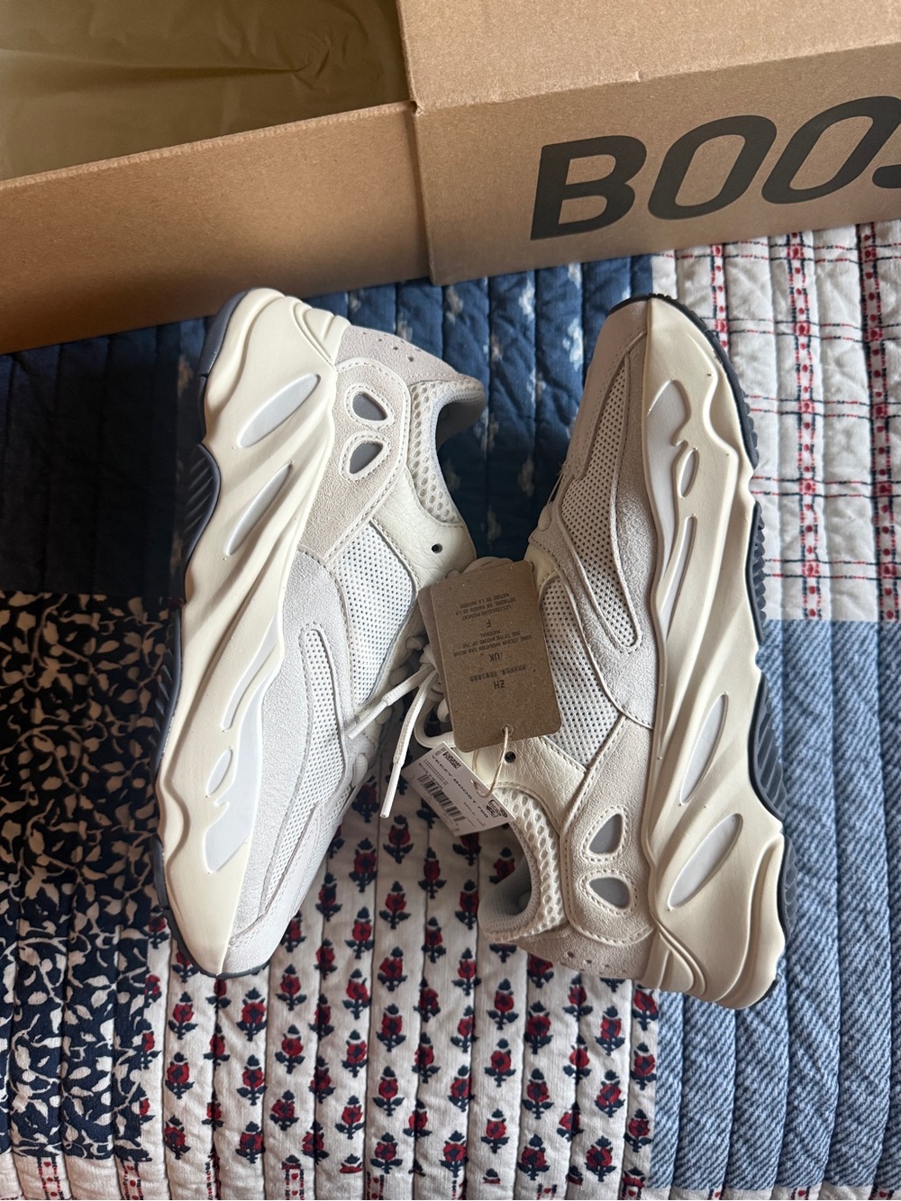 YEEZY BOOST 700